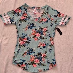 No boundaries floral mint t shirt